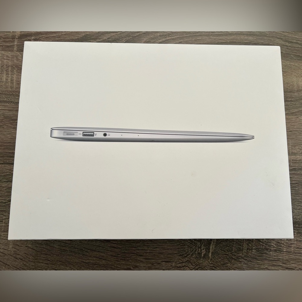 MacBook Air Original Box + Unused Apple Power Adapter Pristine Condition​
